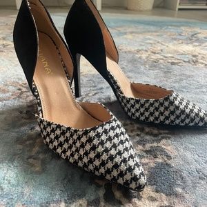 Puppy tooth Pumps